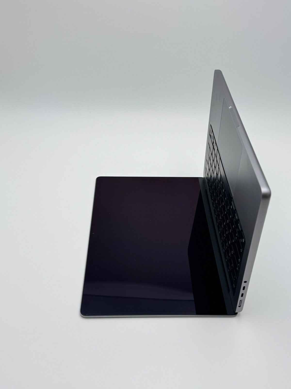 Apple MacBook Pro 14,2 Zoll | M2 Pro | 2023 | 512 GB SSD | 16 GB RAM | Space Grau D&S Resell GbR