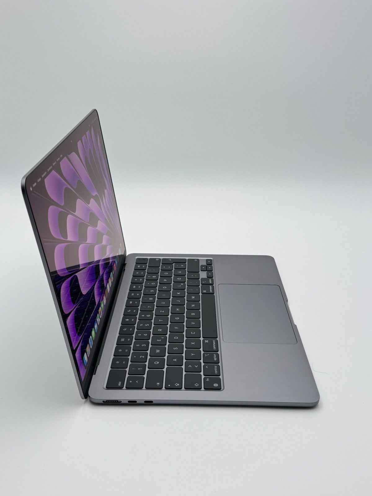 Apple MacBook Air 13,6 Zoll | M2 CPU | 2022 | 256 GB SSD | 8 GB RAM | Space Grau D&S Resell GbR