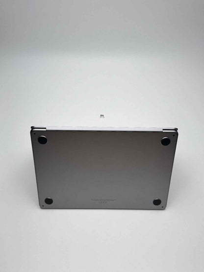 Apple MacBook Air 13,6 Zoll | M2 CPU | 2022 | 256 GB SSD | 8 GB RAM | Space Grau D&S Resell GbR