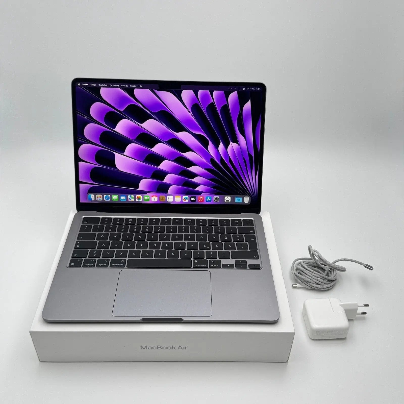 Apple MacBook Air 13,6 Zoll | M2 CPU | 2022 | 256 GB SSD | 8 GB RAM | Space Grau D&S Resell GbR