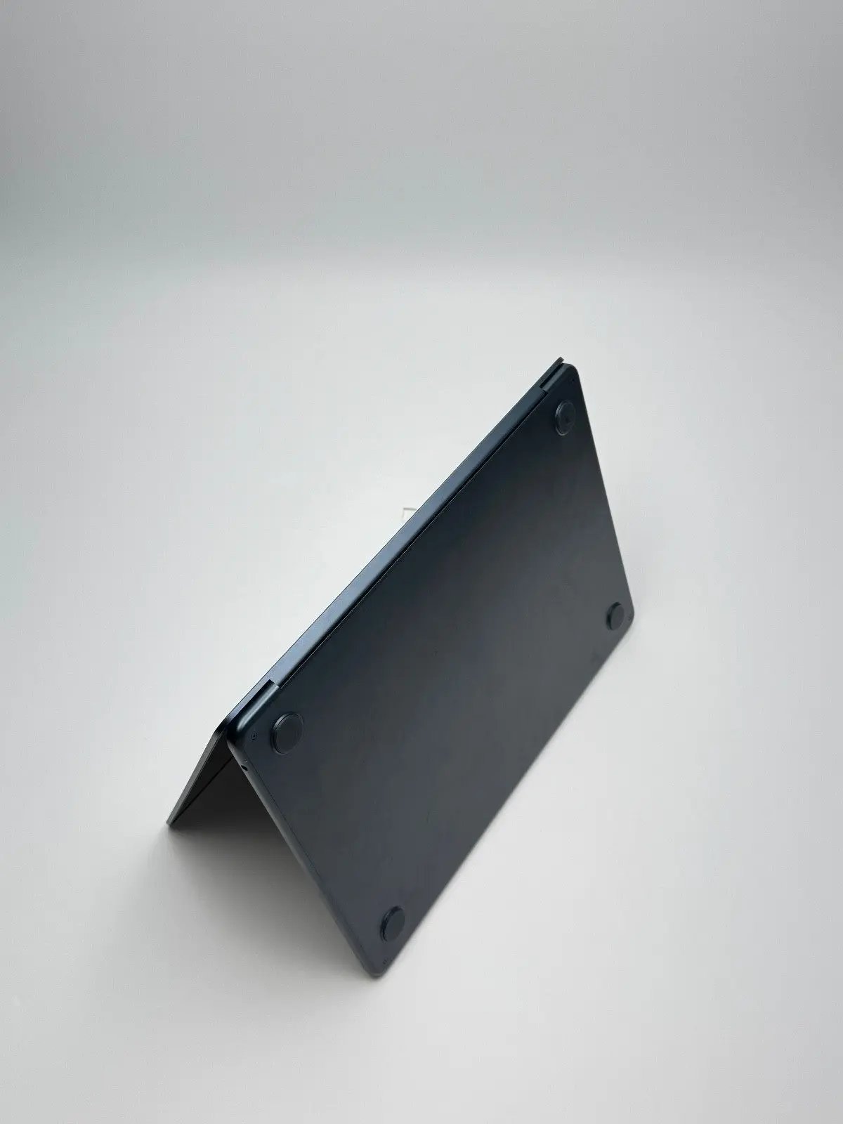 Apple MacBook Air 13,6 Zoll | M2 CPU | 2022 | 256 GB SSD | 8 GB RAM | Mitternacht D&S Resell GbR