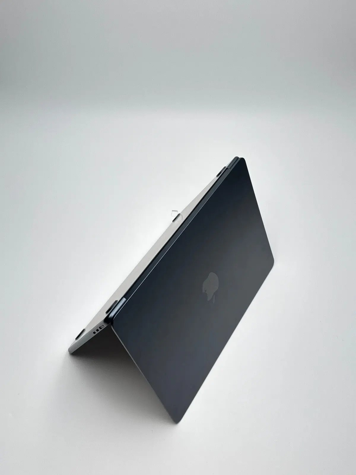 Apple MacBook Air 13,6 Zoll | M2 CPU | 2022 | 256 GB SSD | 8 GB RAM | Mitternacht D&S Resell GbR