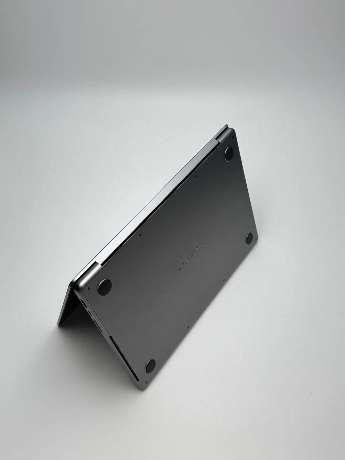 Apple MacBook Pro 14,2 Zoll | M2 Pro | 2023 | 512 TB SSD | 16 GB RAM | Space Grau D&S Resell GbR