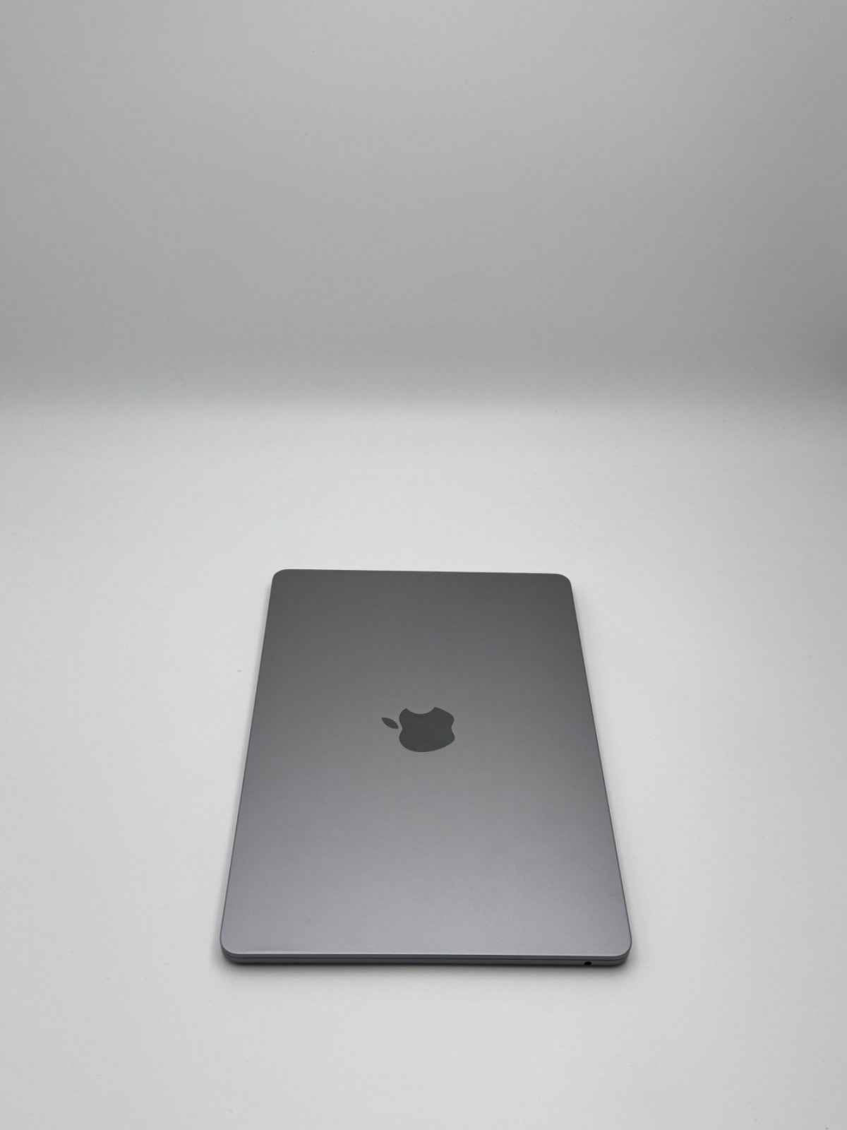 Apple MacBook Air 13,6 Zoll | M2 CPU | 2022 | 256 GB SSD | 8 GB RAM | Space Grau D&S Resell GbR