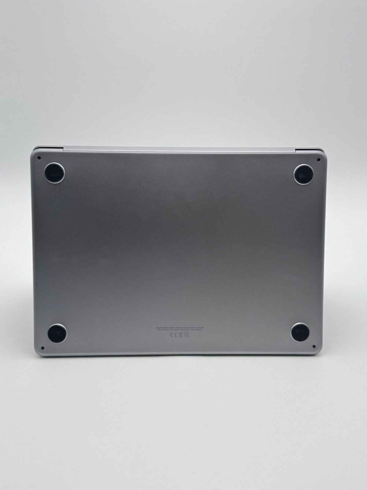 Apple MacBook Air 13,6 Zoll | M2 CPU | 2022 | 256 GB SSD | 8 GB RAM | Space Grau D&S Resell GbR