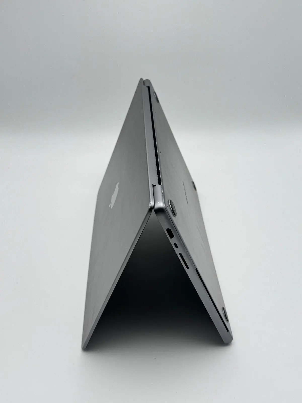 Apple MacBook Pro 16,2 Zoll | M1 CPU | 2021 | 512 GB SSD | 16 GB RAM | Space Grau D&S Resell GbR