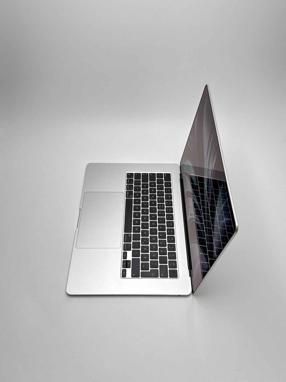 Apple MacBook Air 15,3 Zoll | M2 CPU | 2023 | 256 GB SSD | 8 GB RAM | Silber D&S Resell GbR