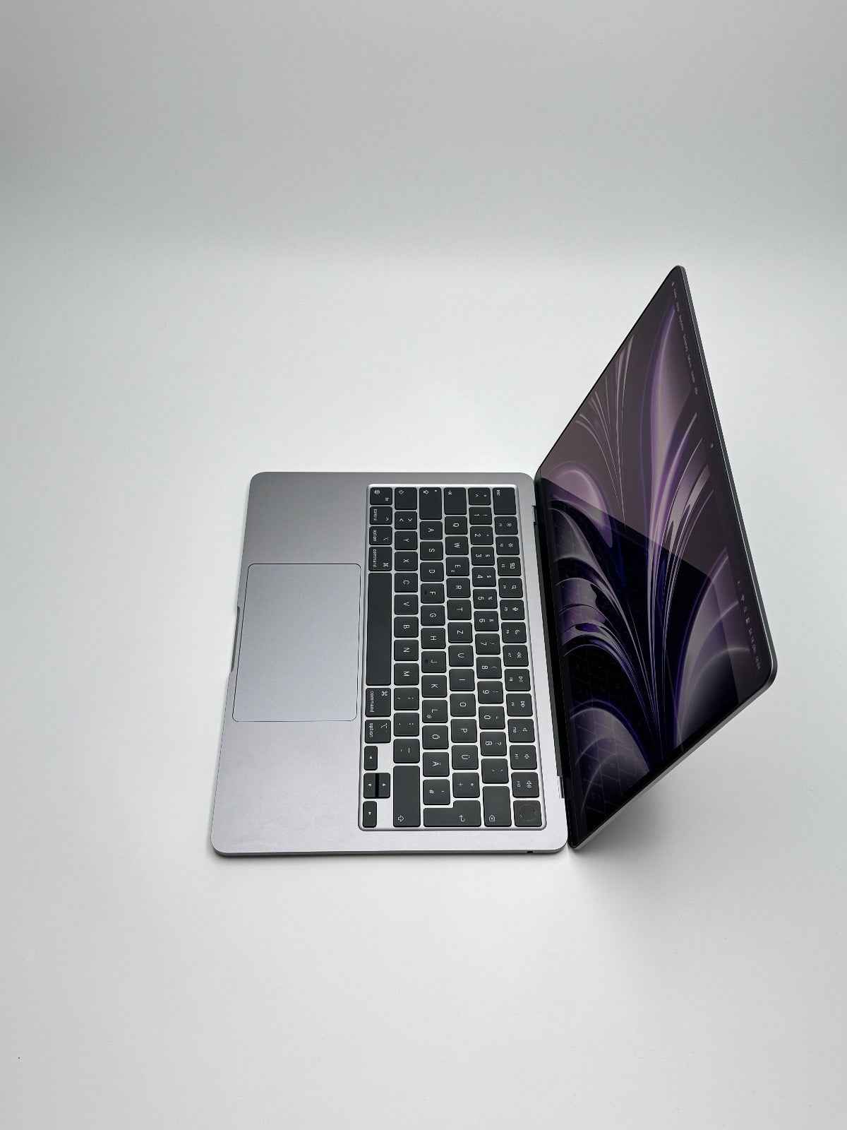 Apple MacBook Air 13,6 Zoll | M2 CPU | 2022 | 256 GB SSD | 8 GB RAM | Space Grau D&S Resell GbR