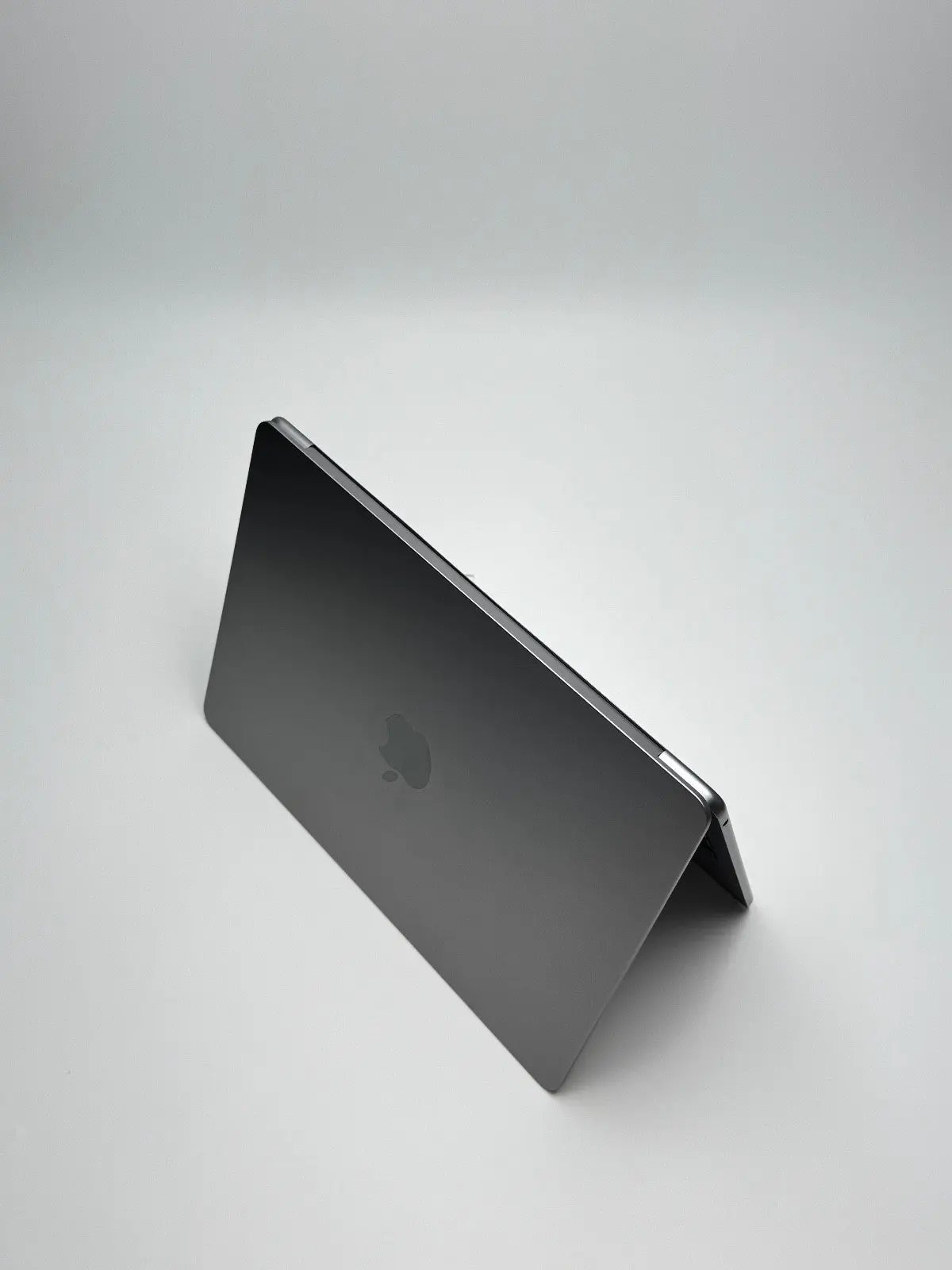 Apple MacBook Air 13,6 Zoll | M2 CPU | 2022 | 256 GB SSD | 8 GB RAM | Space Grau D&S Resell GbR