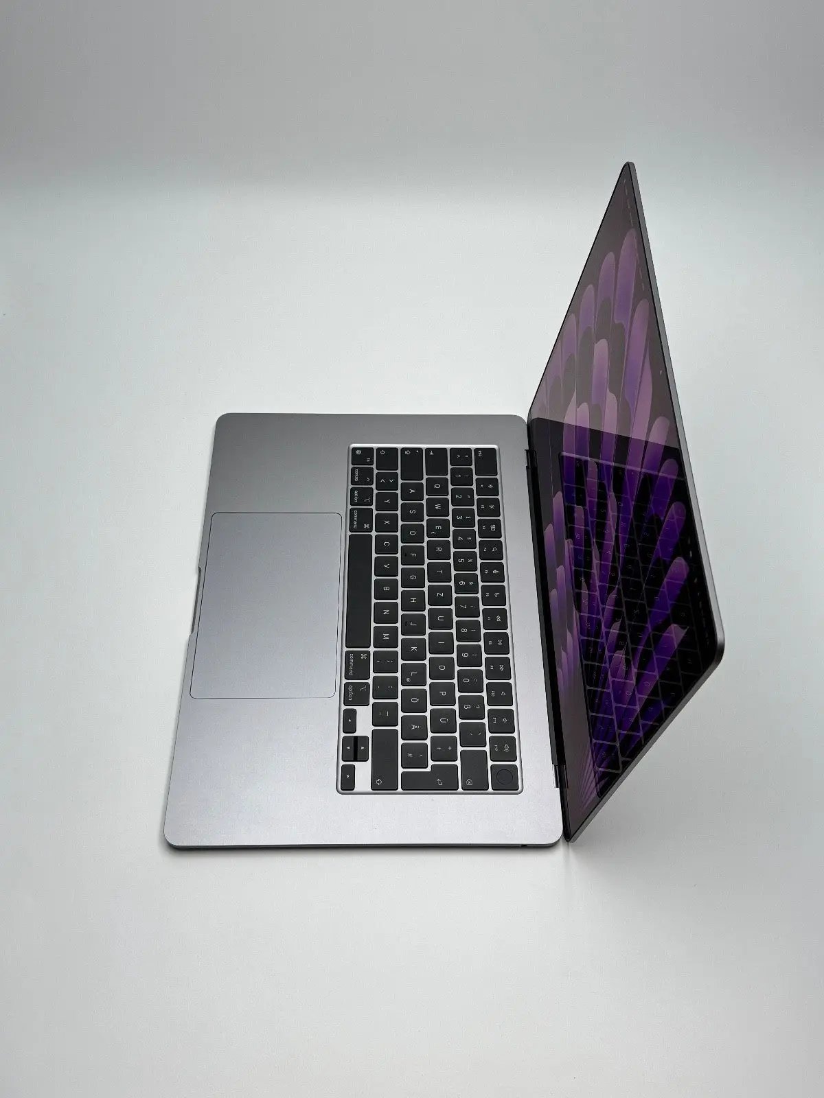 Apple MacBook Air 15,3 Zoll | M2 CPU | 2023 | 256 GB SSD | 8 GB RAM | Space Grau D&S Resell GbR