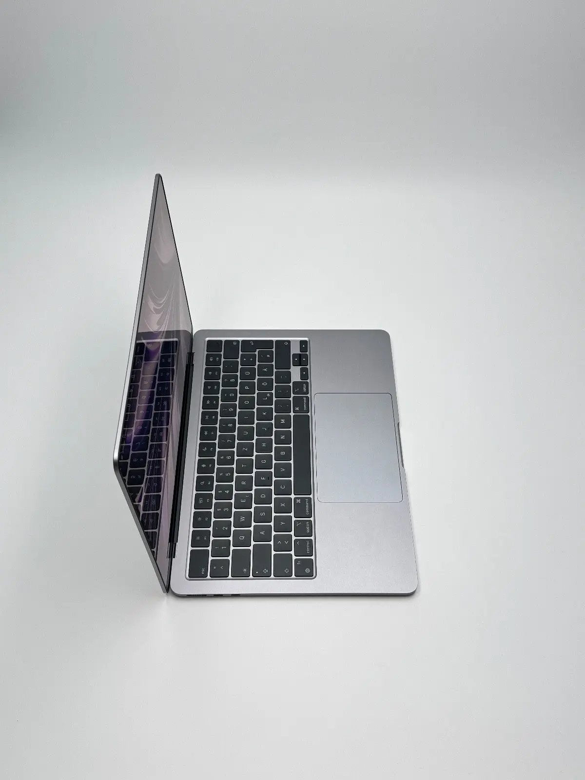 Apple MacBook Air 13,6 Zoll | M2 CPU | 2022 | 256 GB SSD | 8 GB RAM | Space Grau D&S Resell GbR