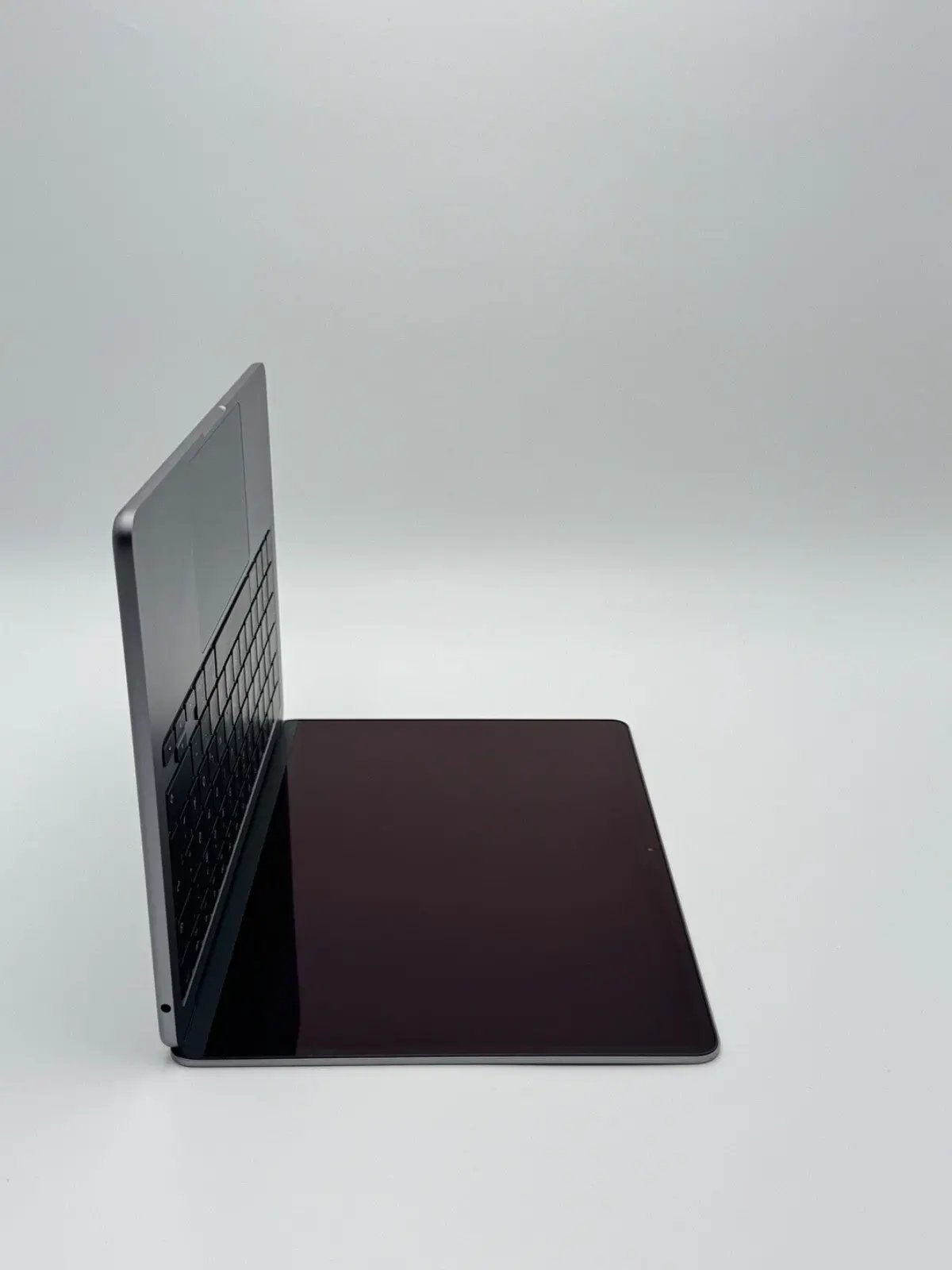 Apple MacBook Air 13,6 Zoll | M2 CPU | 2022 | 256 GB SSD | 8 GB RAM | Space Grau D&S Resell GbR