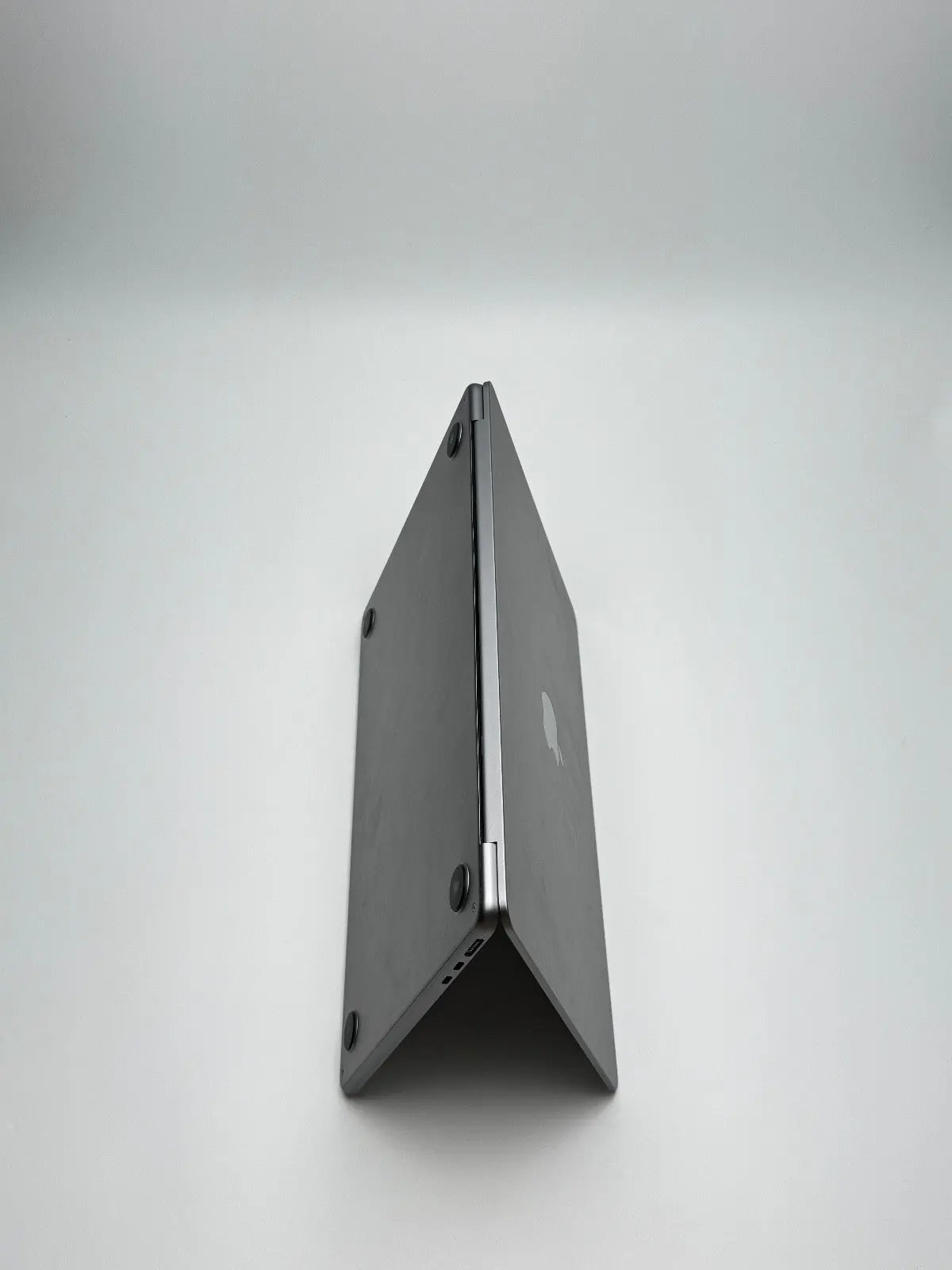 Apple MacBook Air 13,6 Zoll | M2 CPU | 2022 | 256 GB SSD | 8 GB RAM | Space Grau D&S Resell GbR