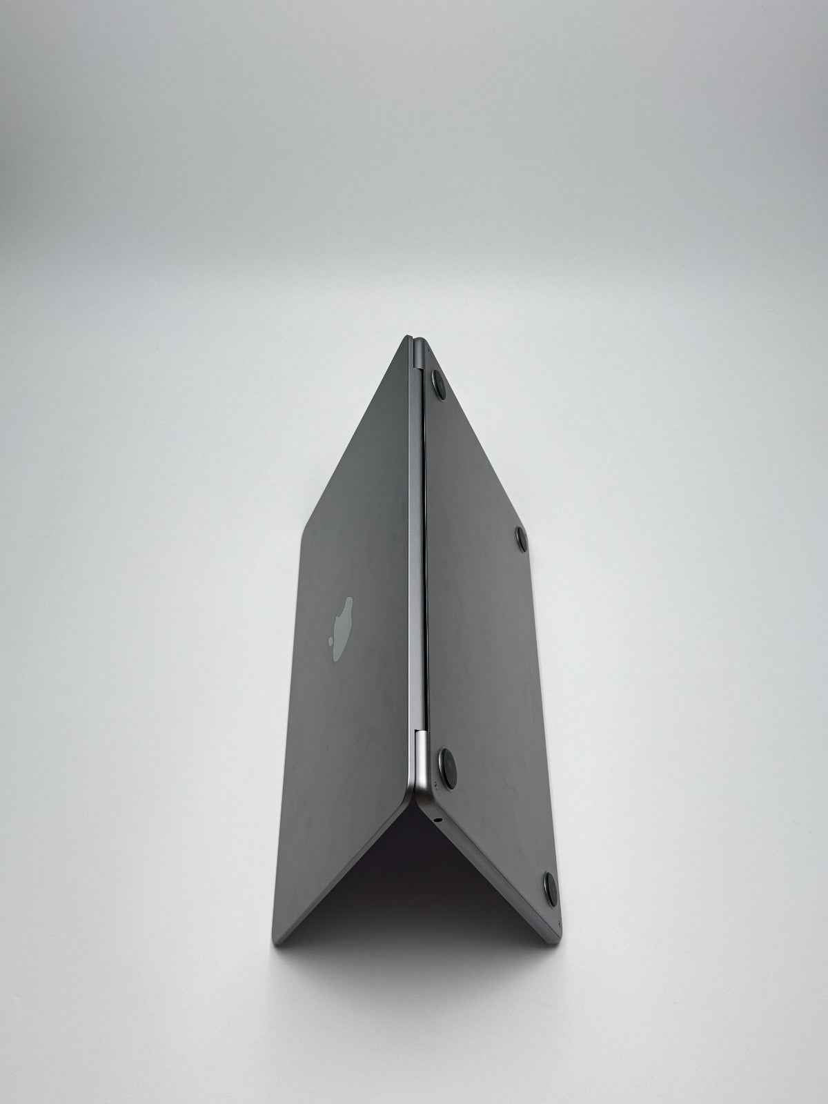 Apple MacBook Air 13,6 Zoll | M2 CPU | 2022 | 256 GB SSD | 8 GB RAM | Space Grau D&S Resell GbR