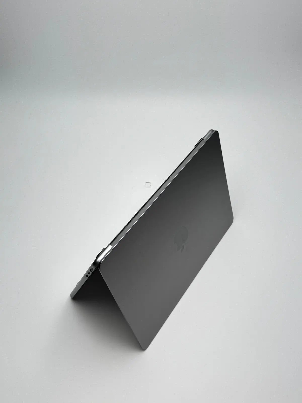 Apple MacBook Air 13,6 Zoll | M2 CPU | 2022 | 256 GB SSD | 8 GB RAM | Space Grau D&S Resell GbR