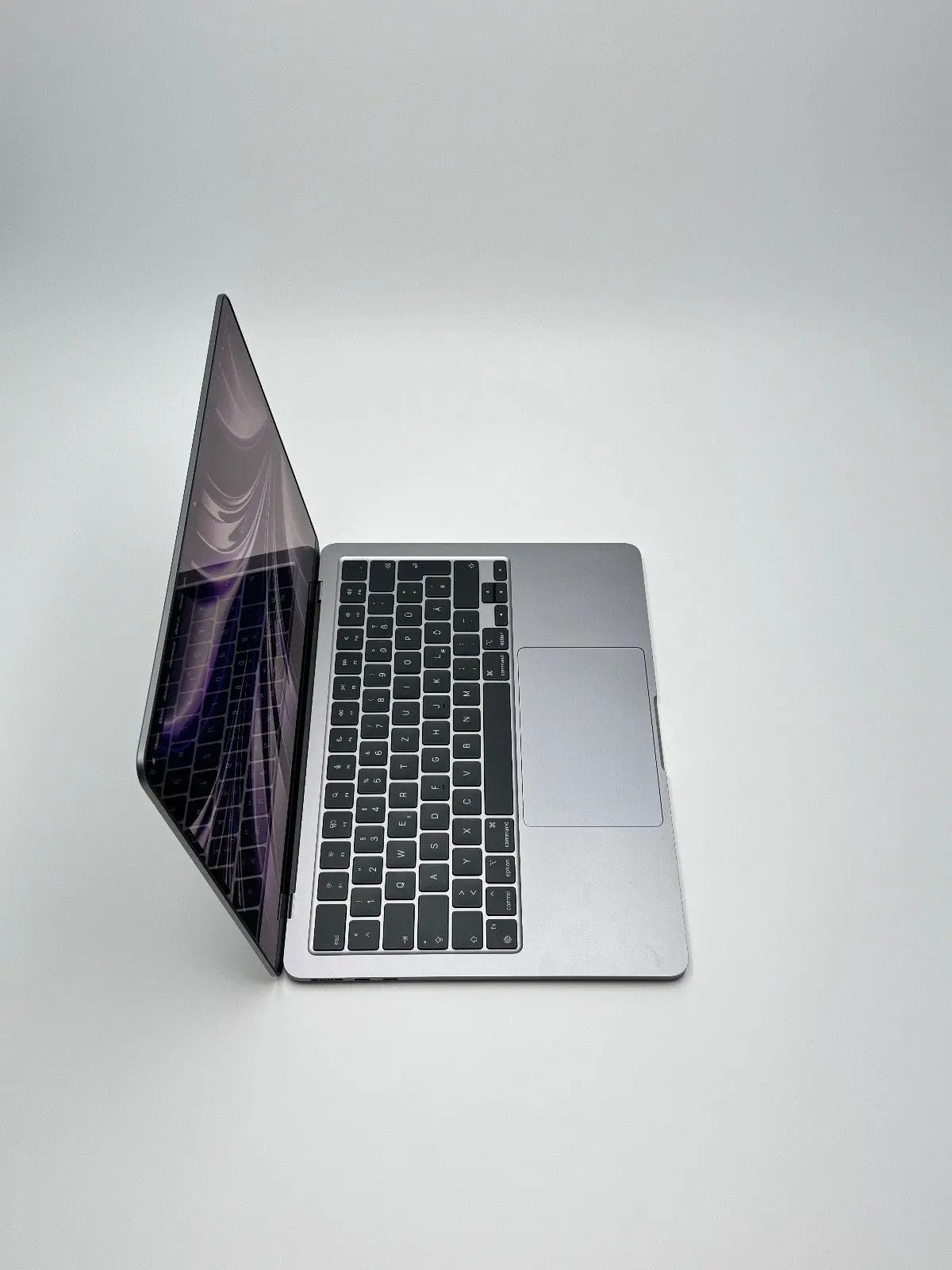 Apple MacBook Air 13,6 Zoll | M2 CPU | 2022 | 256 GB SSD | 8 GB RAM | Space Grau D&S Resell GbR