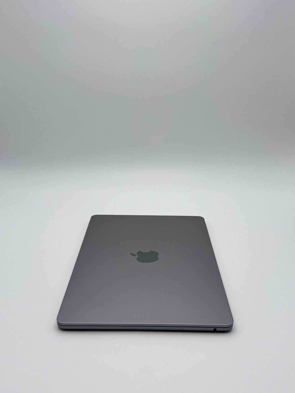 Apple MacBook Air 13,6 Zoll | M2 CPU | 2022 | 256 GB SSD | 8 GB RAM | Space Grau D&S Resell GbR