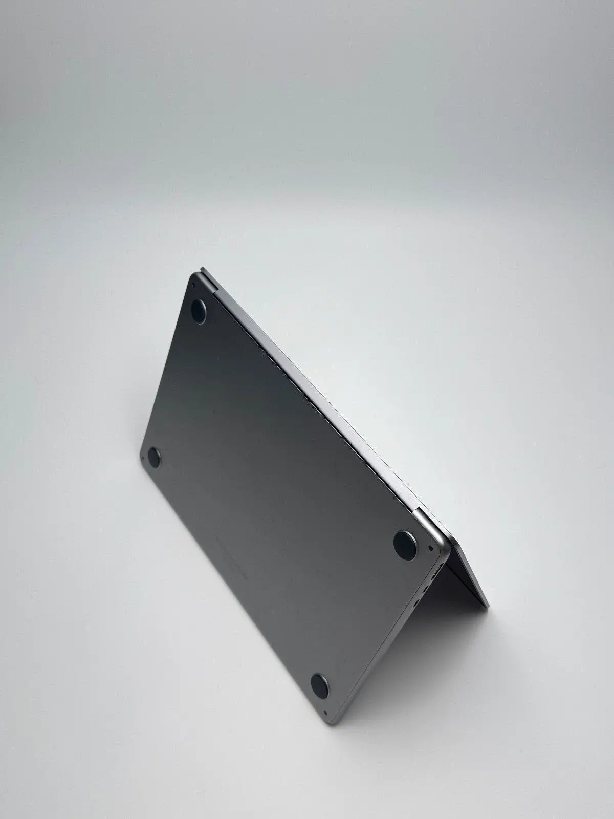 Apple MacBook Air 13,6 Zoll | M2 CPU | 2022 | 256 GB SSD | 8 GB RAM | Space Grau D&S Resell GbR