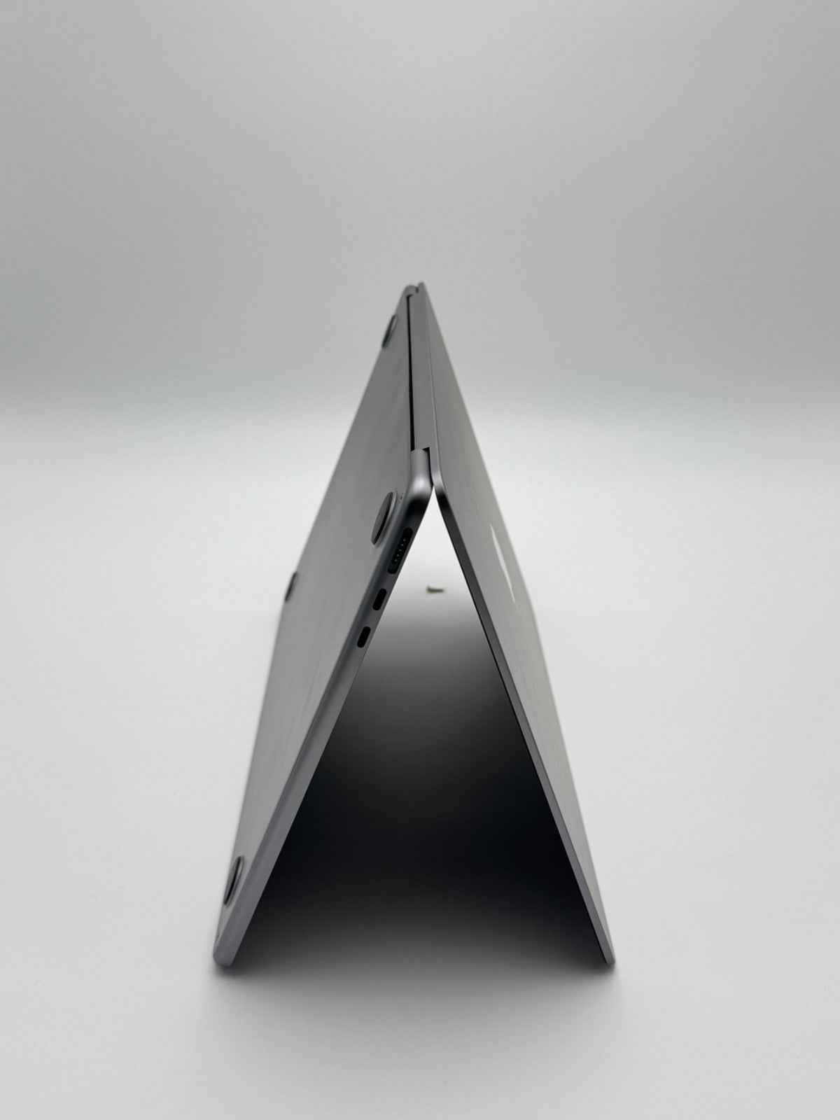 Apple MacBook Air 13,6 Zoll | M2 CPU | 2022 | 256 GB SSD | 8 GB RAM | Space Grau D&S Resell GbR