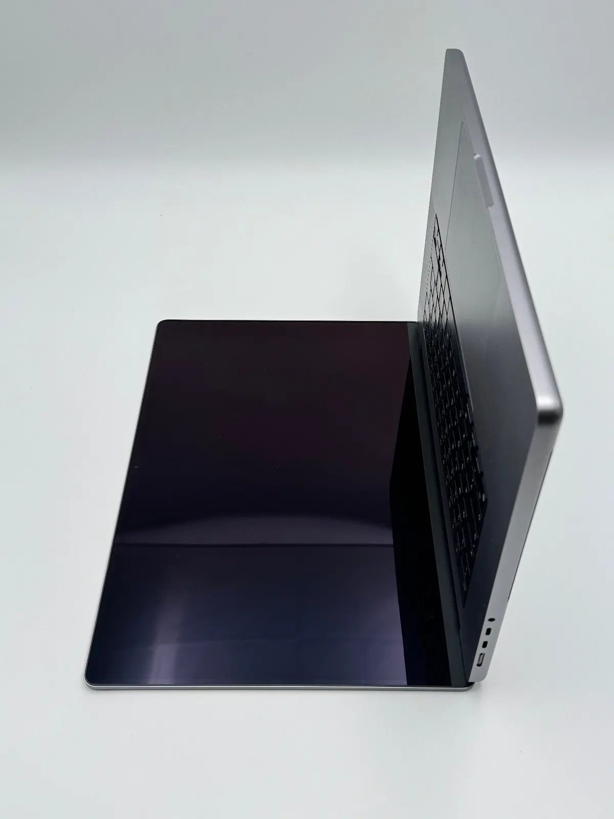 Apple MacBook Pro 16,2 Zoll | M2 Pro | 2023 | 512 GB SSD | 16 GB RAM | Space Grau D&S Resell GbR