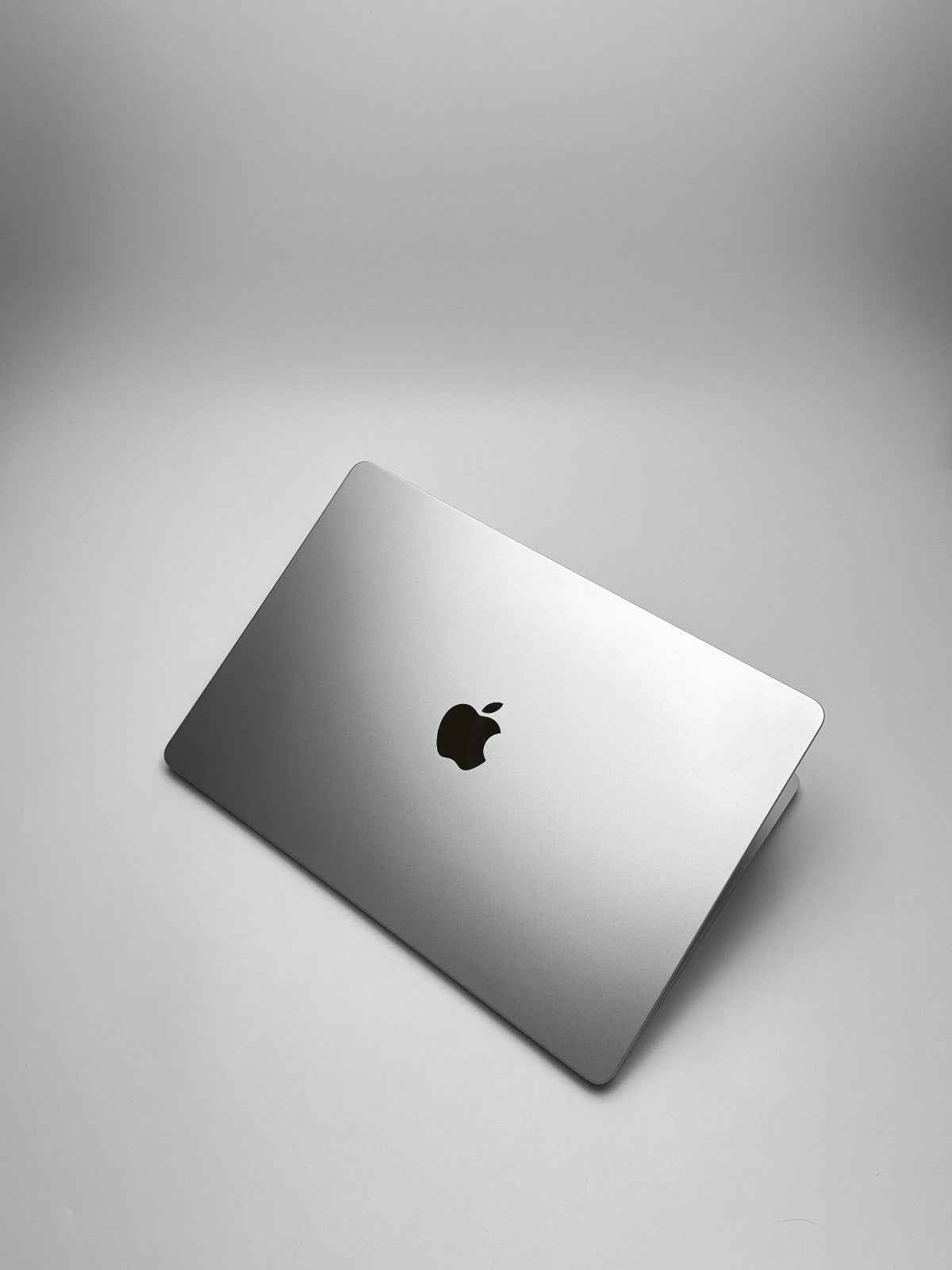 Apple MacBook Air 15,3 Zoll | M2 CPU | 2023 | 256 GB SSD | 8 GB RAM | Silber D&S Resell GbR