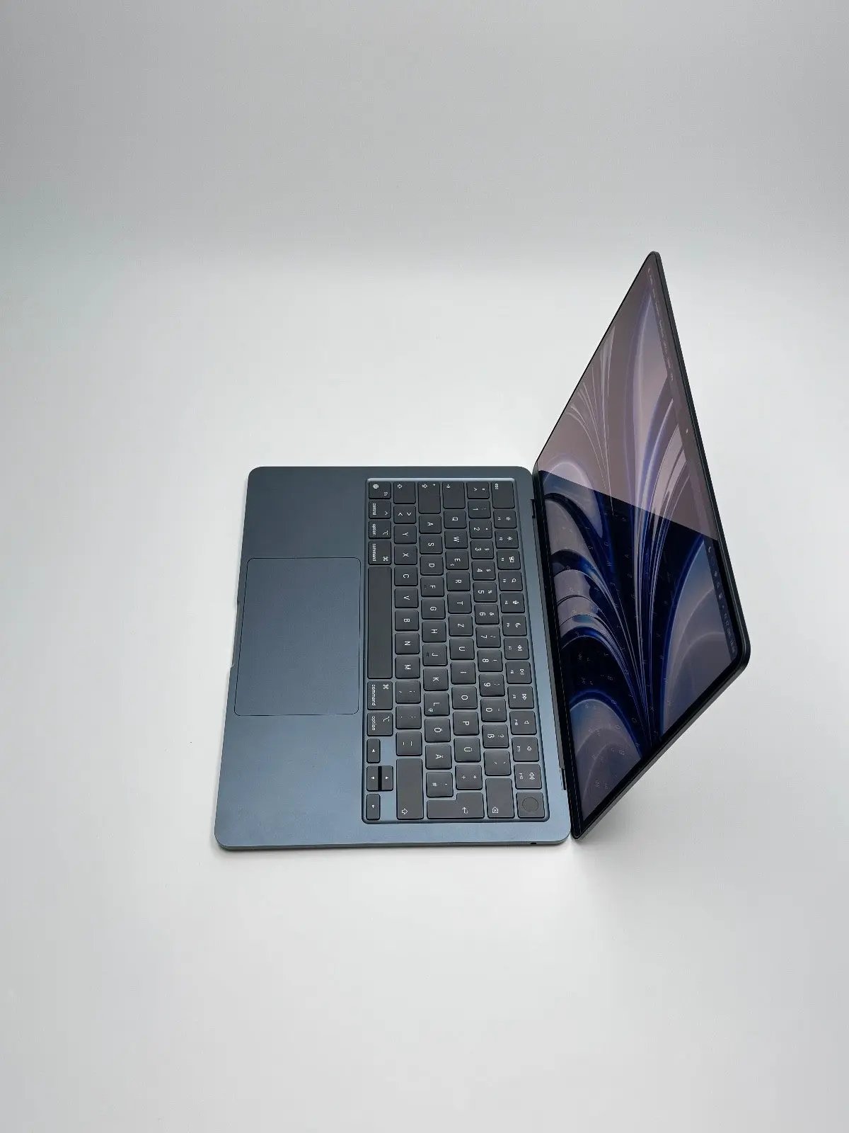 Apple MacBook Air 13,6 Zoll | M2 CPU | 2022 | 256 GB SSD | 8 GB RAM | Mitternacht D&S Resell GbR