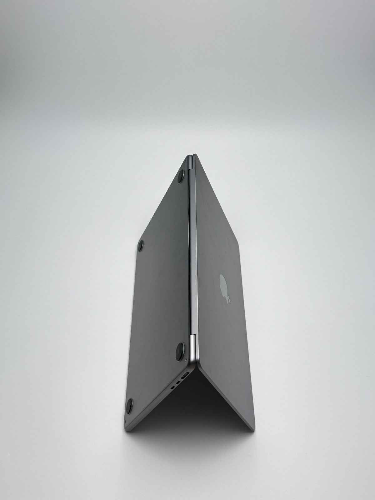 Apple MacBook Air 13,6 Zoll | M2 CPU | 2022 | 256 GB SSD | 8 GB RAM | Space Grau D&S Resell GbR