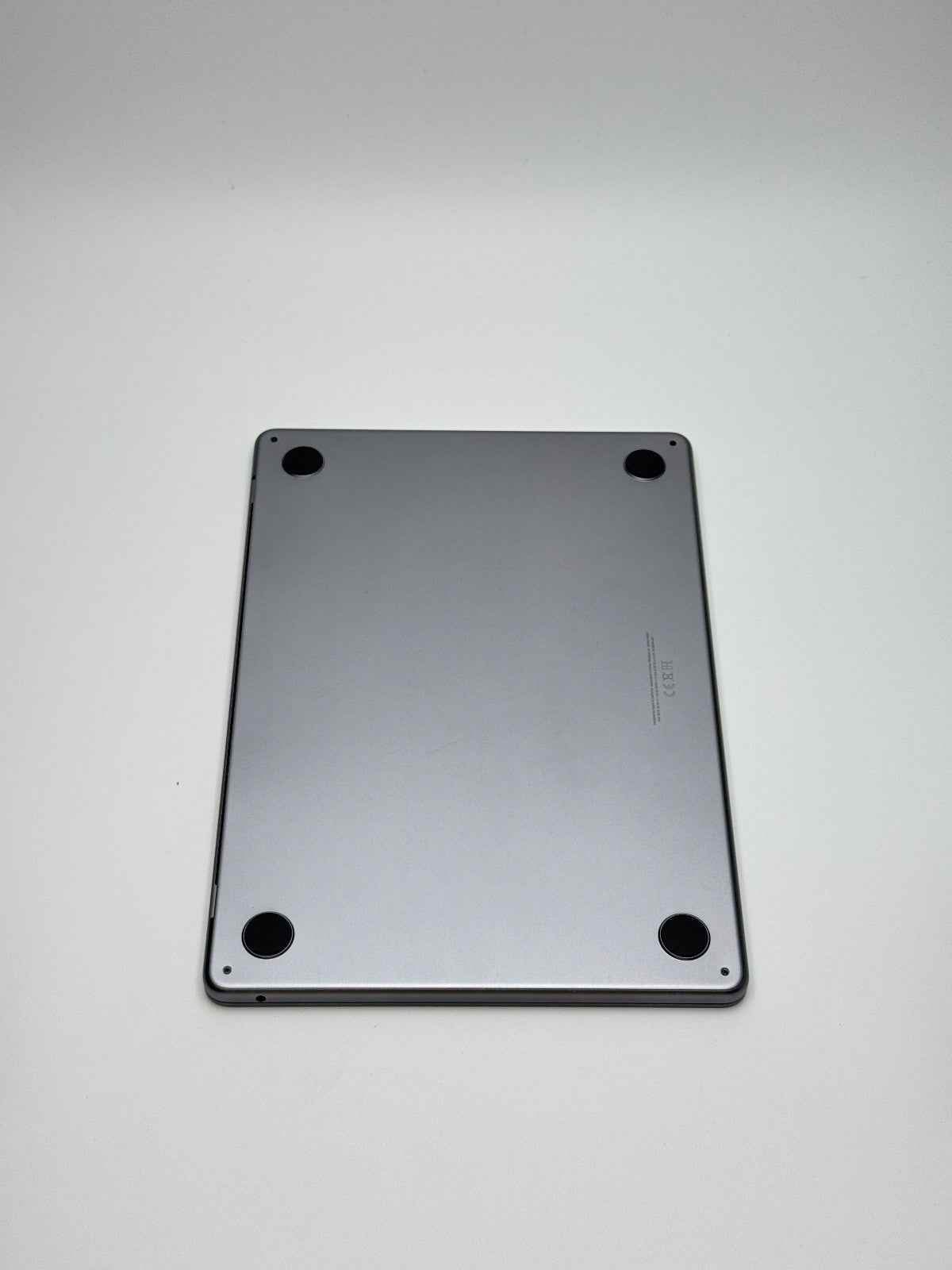 Apple MacBook Air 13,6 Zoll | M2 CPU | 2022 | 256 GB SSD | 8 GB RAM | Space Grau D&S Resell GbR