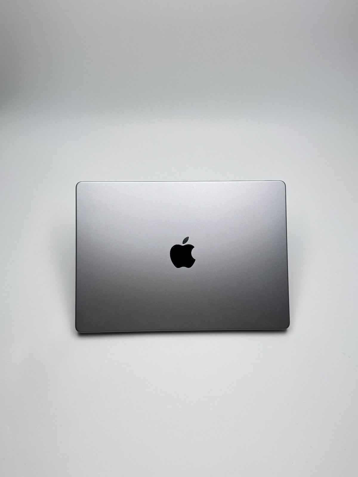 Apple MacBook Pro 14,2 Zoll | M2 Pro | 2023 | 512 GB SSD | 16 GB RAM | Space Grau D&S Resell GbR