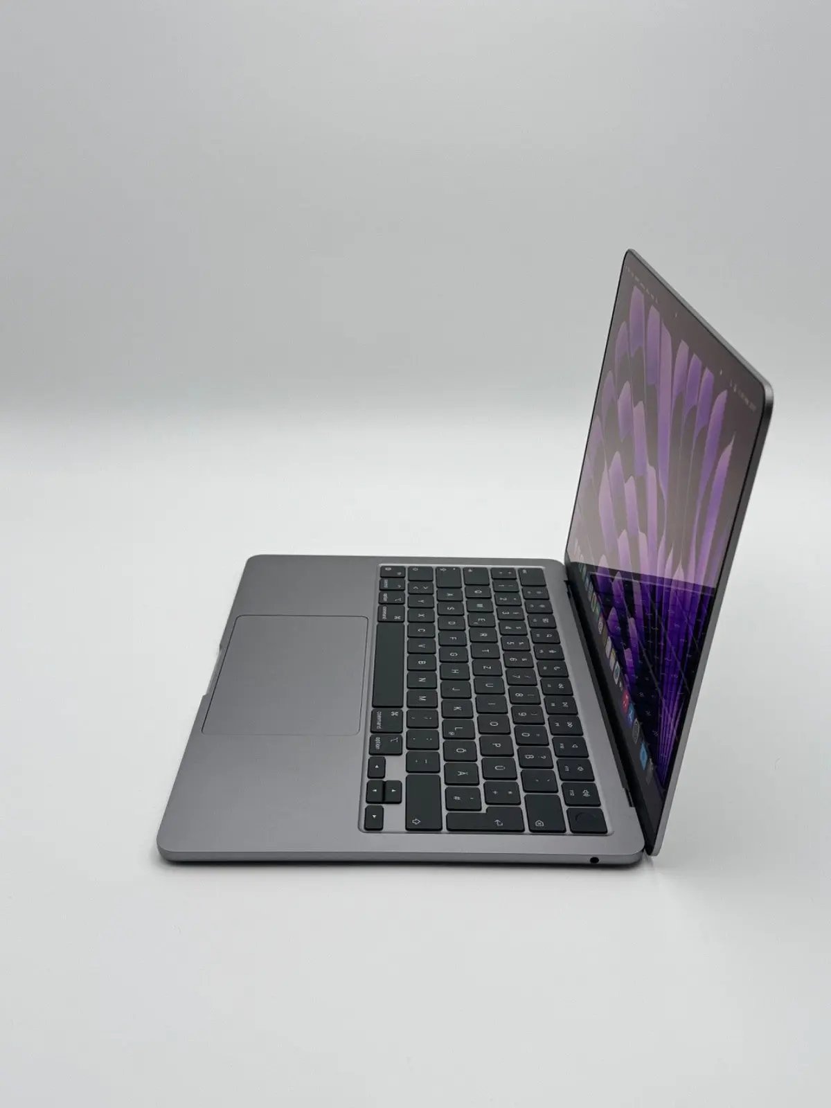 Apple MacBook Air 13,6 Zoll | M2 CPU | 2022 | 256 GB SSD | 8 GB RAM | Space Grau D&S Resell GbR