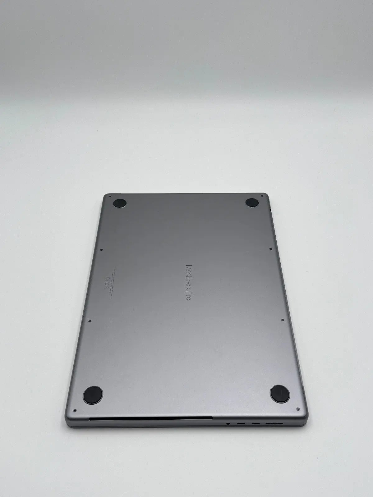 Apple MacBook Pro 16,2 Zoll | M2 Pro | 2023 | 512 GB SSD | 16 GB RAM | Space Grau D&S Resell GbR