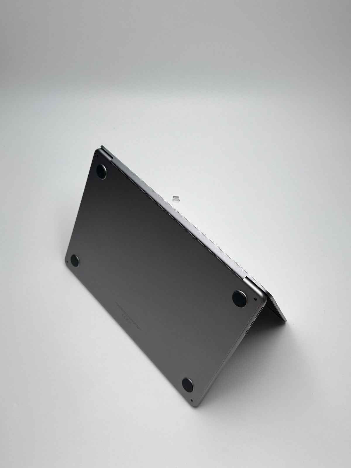 Apple MacBook Air 13,6 Zoll | M2 CPU | 2022 | 256 GB SSD | 8 GB RAM | Space Grau D&S Resell GbR