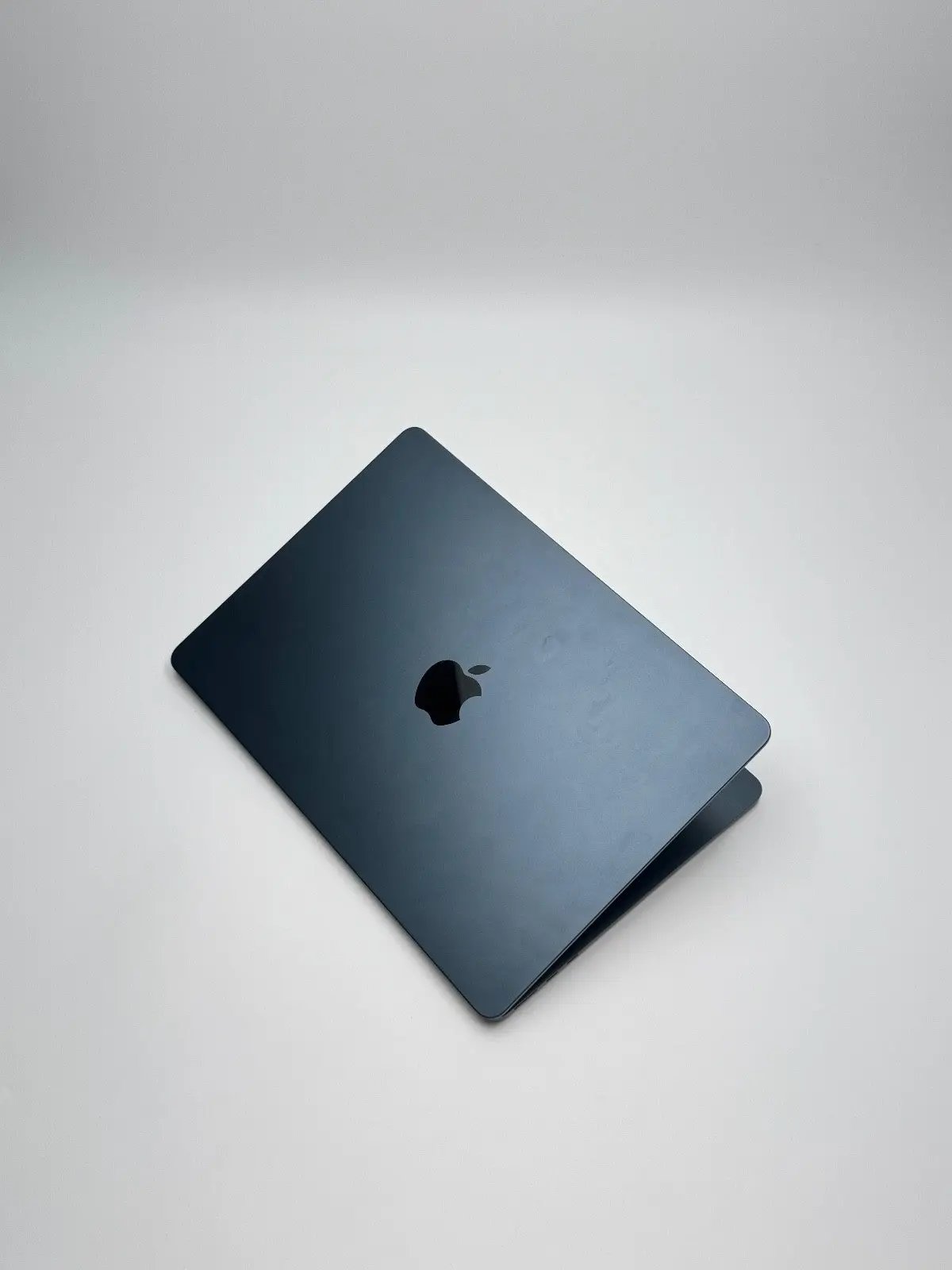 Apple MacBook Air 13,6 Zoll | M2 CPU | 2022 | 256 GB SSD | 8 GB RAM | Mitternacht D&S Resell GbR