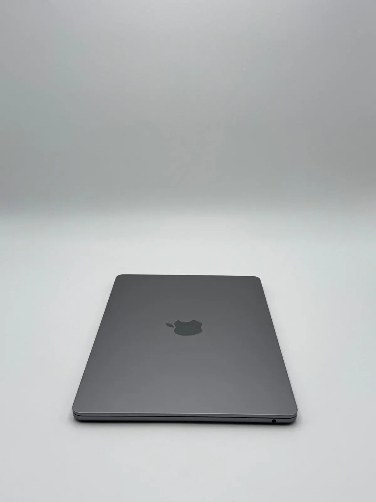 Apple MacBook Air 13,6 Zoll | M2 CPU | 2022 | 256 GB SSD | 8 GB RAM | Space Grau D&S Resell GbR