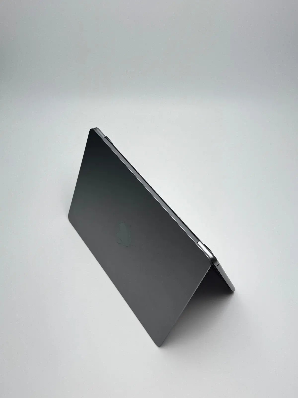 Apple MacBook Air 13,6 Zoll | M2 CPU | 2022 | 256 GB SSD | 8 GB RAM | Space Grau D&S Resell GbR