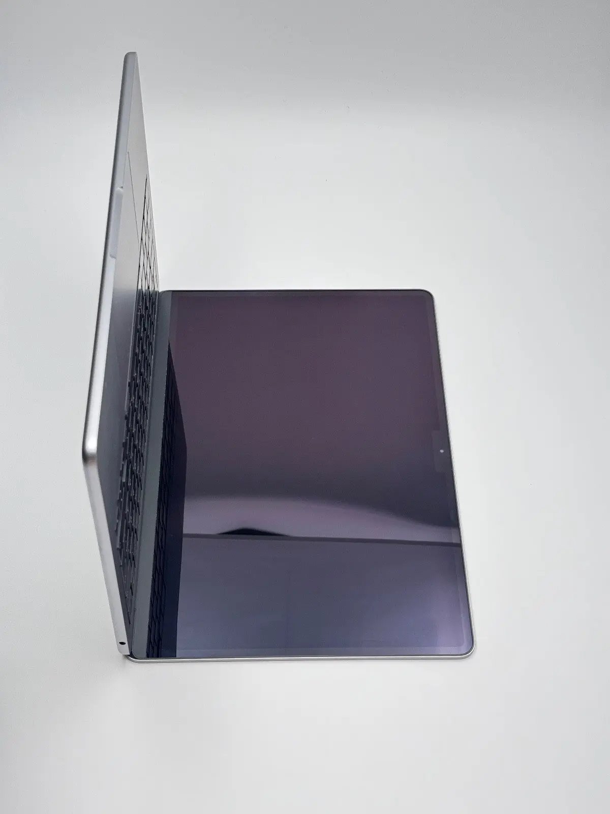 Apple MacBook Air 13,6 Zoll | M2 CPU | 2022 | 256 GB SSD | 8 GB RAM | Space Grau D&S Resell GbR