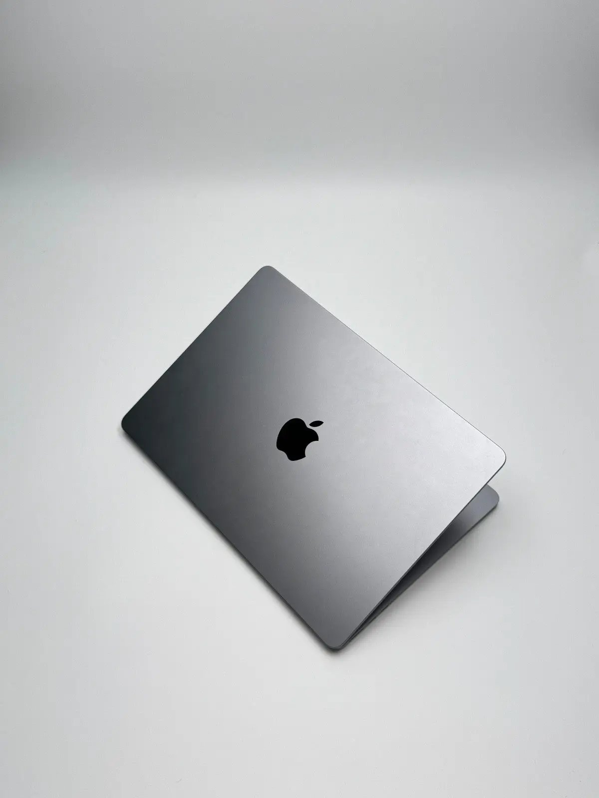 Apple MacBook Air 13,6 Zoll | M2 CPU | 2022 | 256 GB SSD | 8 GB RAM | Space Grau D&S Resell GbR