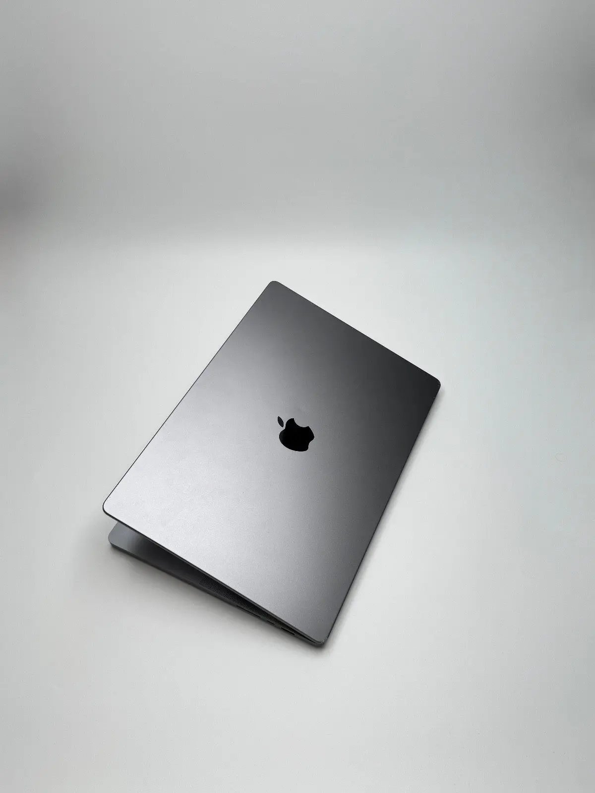 Apple MacBook Pro 16,2 Zoll | M1 CPU | 2021 | 512 GB SSD | 16 GB RAM | Space Grau D&S Resell GbR