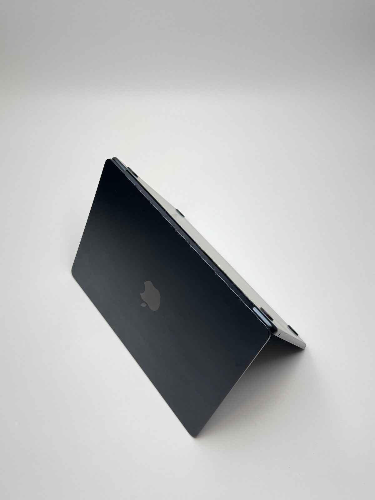 Apple MacBook Air 13,6 Zoll | M2 CPU | 2022 | 512 GB SSD | 8 GB RAM | Midnight D&S Resell GbR