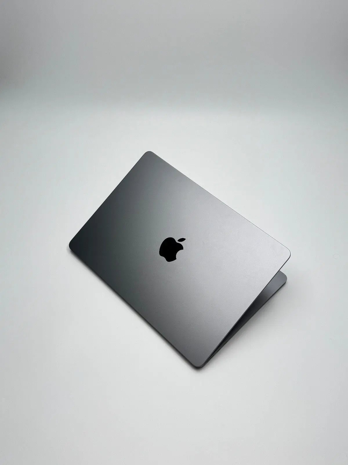 Apple MacBook Air 13,6 Zoll | M2 CPU | 2022 | 256 GB SSD | 8 GB RAM | Space Grau D&S Resell GbR