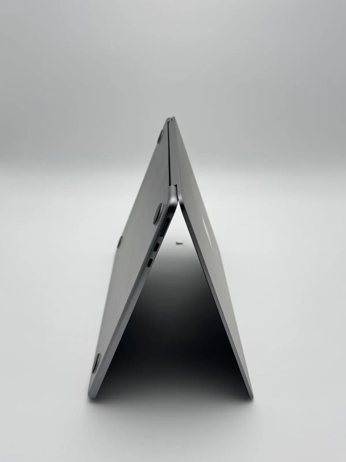 Apple MacBook Air 13,6 Zoll | M2 CPU | 2022 | 256 GB SSD | 8 GB RAM | Space Grau D&S Resell GbR