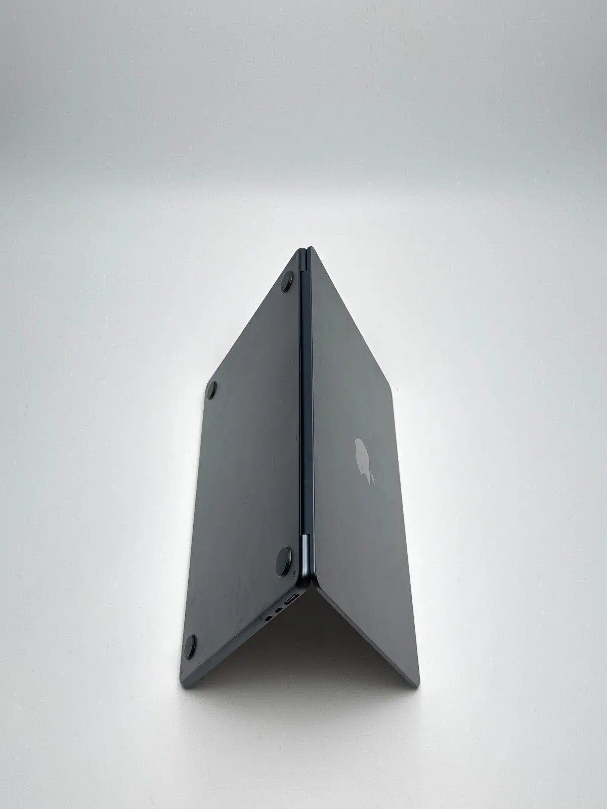 Apple MacBook Air 13,6 Zoll | M2 CPU | 2022 | 256 GB SSD | 8 GB RAM | Mitternacht D&S Resell GbR