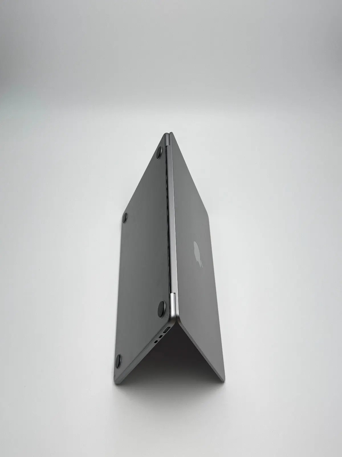 Apple MacBook Air 13,6 Zoll | M2 CPU | 2022 | 256 GB SSD | 8 GB RAM | Space Grau D&S Resell GbR