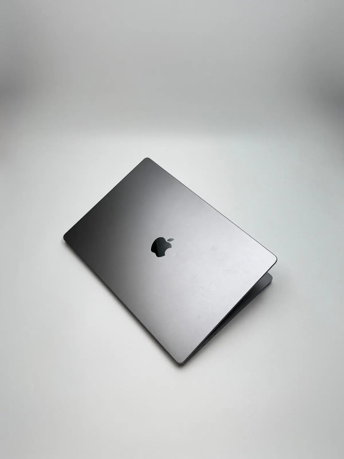 Apple MacBook Pro 16,2 Zoll | M1 CPU | 2021 | 512 GB SSD | 16 GB RAM | Space Grau D&S Resell GbR