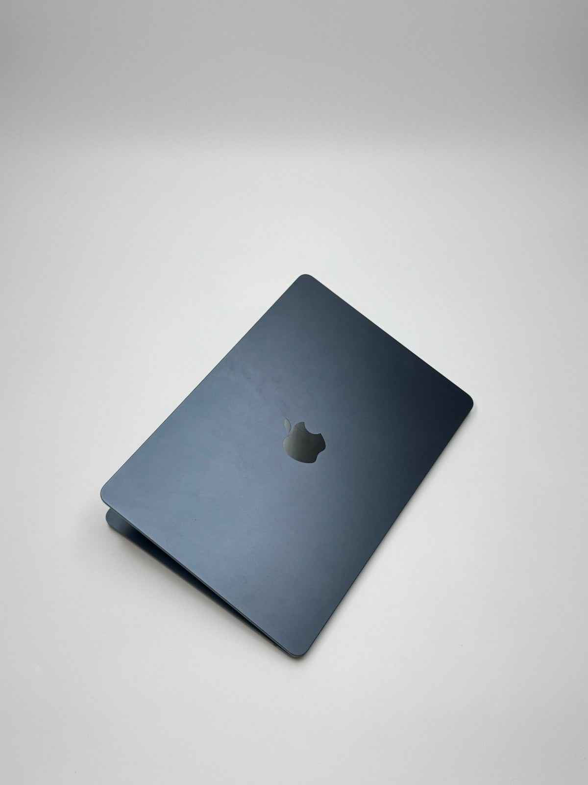 Apple MacBook Air 13,6 Zoll | M2 CPU | 2022 | 512 GB SSD | 8 GB RAM | Midnight D&S Resell GbR