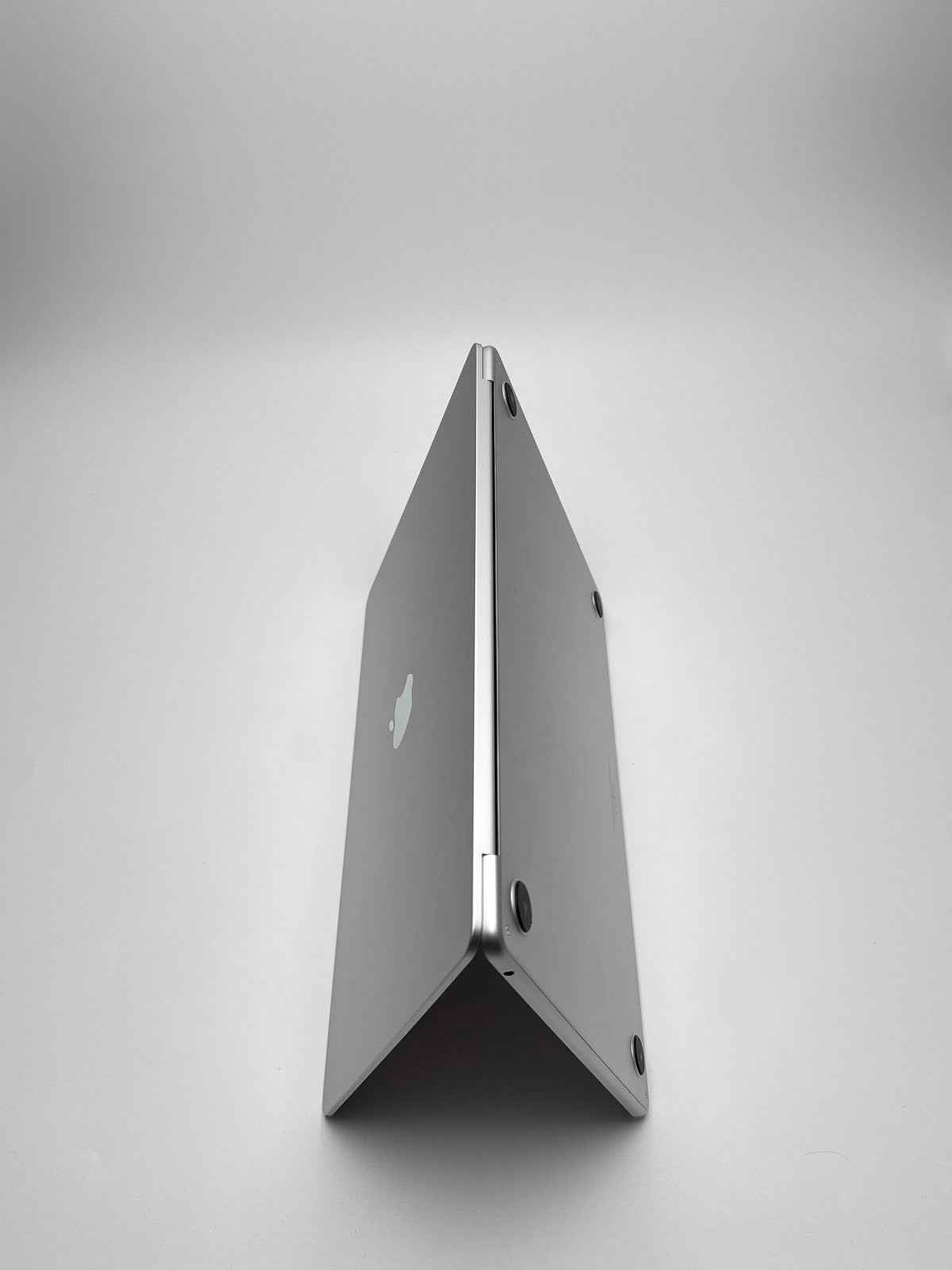 Apple MacBook Air 15,3 Zoll | M2 CPU | 2023 | 256 GB SSD | 8 GB RAM | Silber D&S Resell GbR