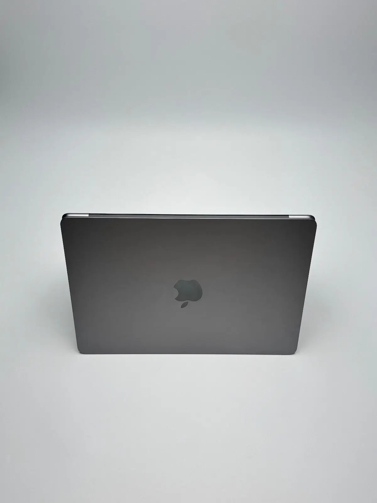 Apple MacBook Air 13,6 Zoll | M2 CPU | 2022 | 256 GB SSD | 8 GB RAM | Space Grau D&S Resell GbR