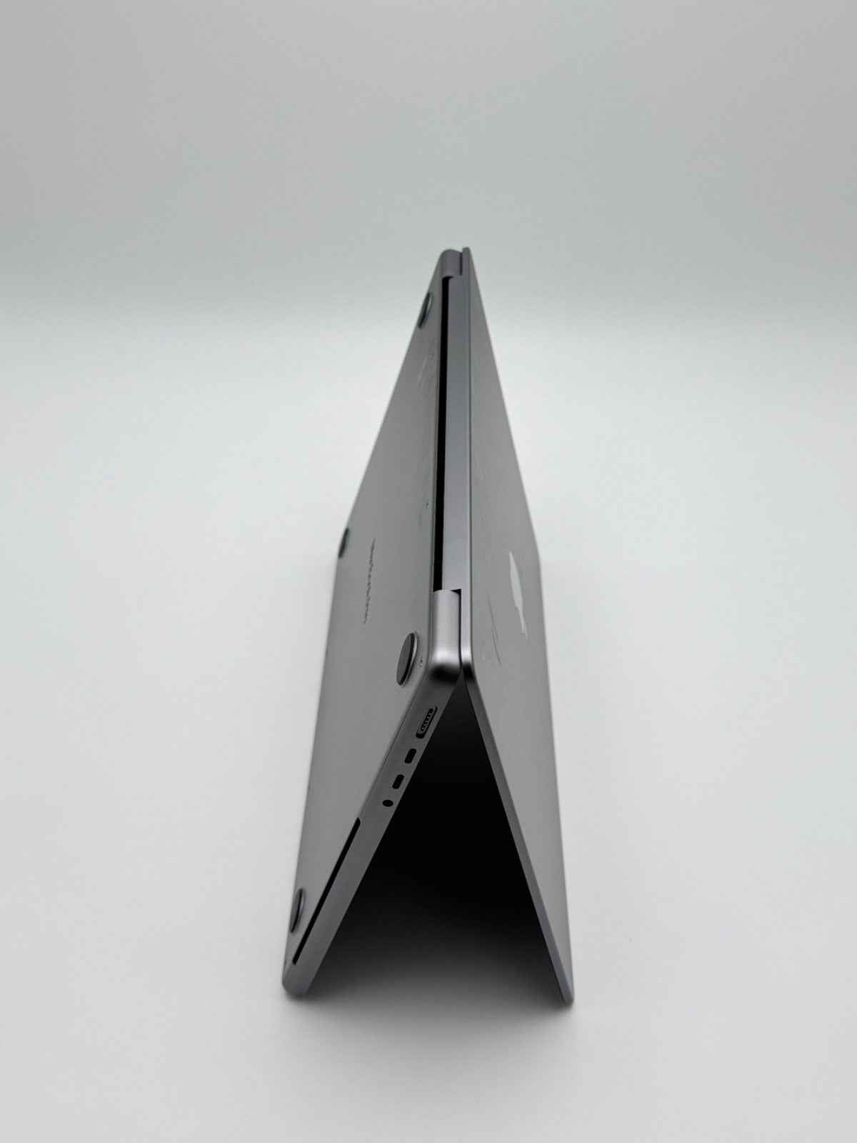 Apple MacBook Pro 14,2 Zoll | M2 Pro | 2023 | 512 GB SSD | 16 GB RAM | Space Grau D&S Resell GbR