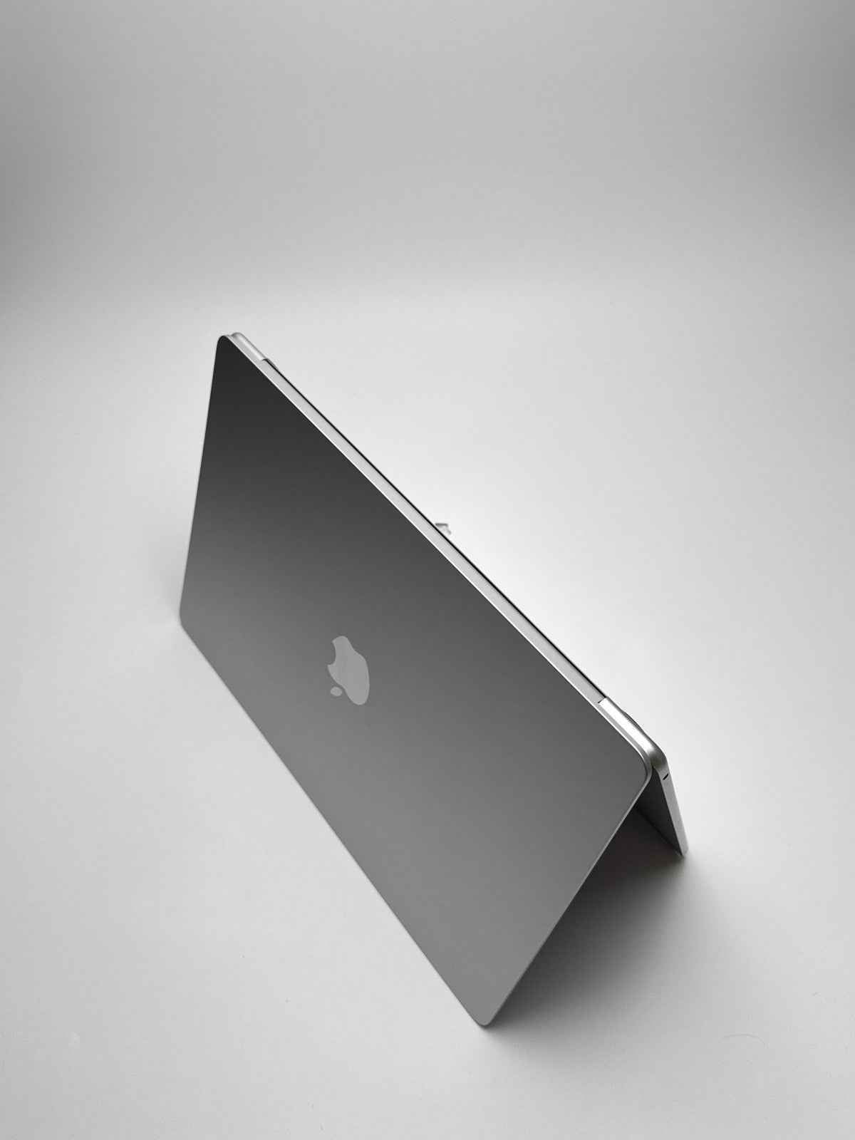 Apple MacBook Air 15,3 Zoll | M2 CPU | 2023 | 256 GB SSD | 8 GB RAM | Silber D&S Resell GbR