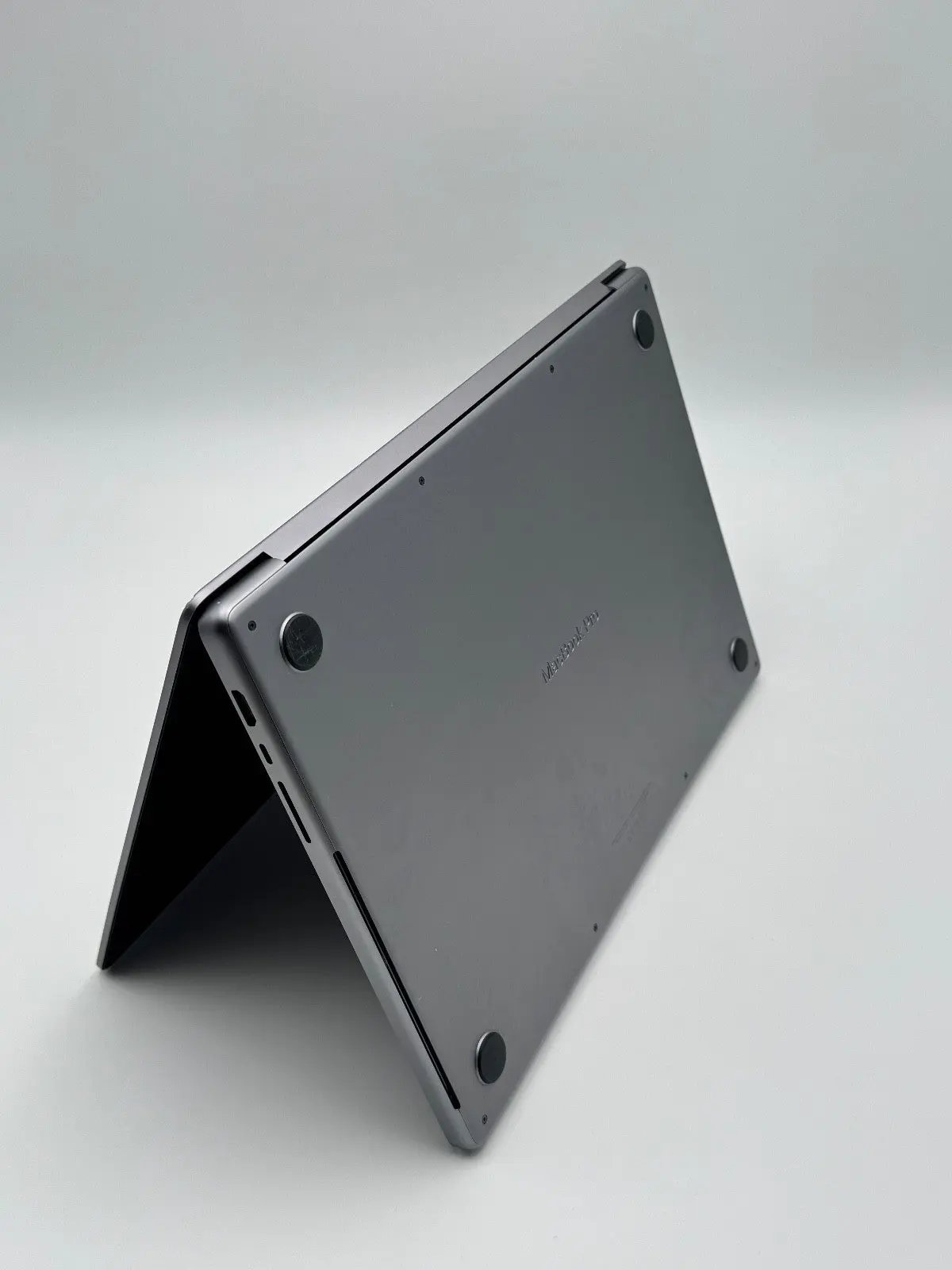 Apple MacBook Pro 16,2 Zoll | M1 CPU | 2021 | 512 GB SSD | 16 GB RAM | Space Grau D&S Resell GbR